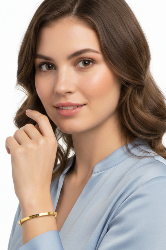 Bracelete Feminino Rígido Gold Minimalista com Gravação