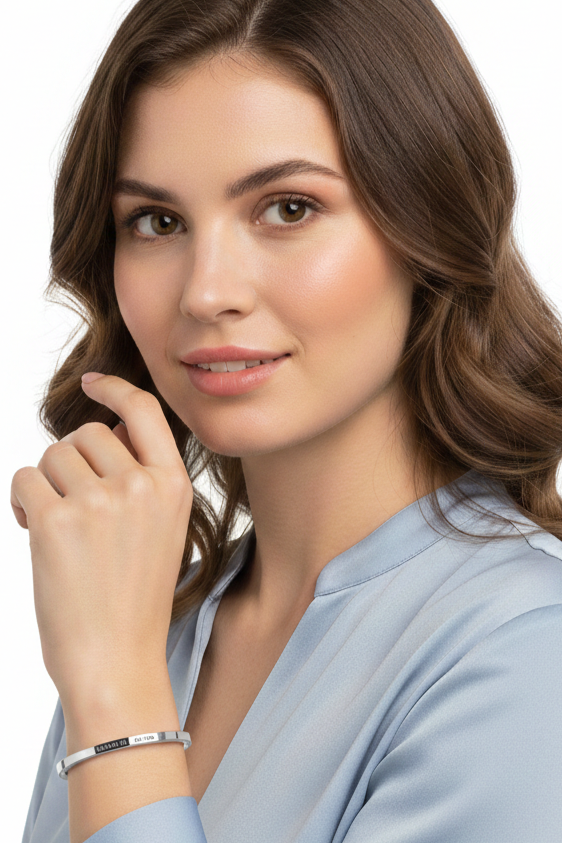 Bracelete Feminino Rígido Prata Minimalista com Gravação